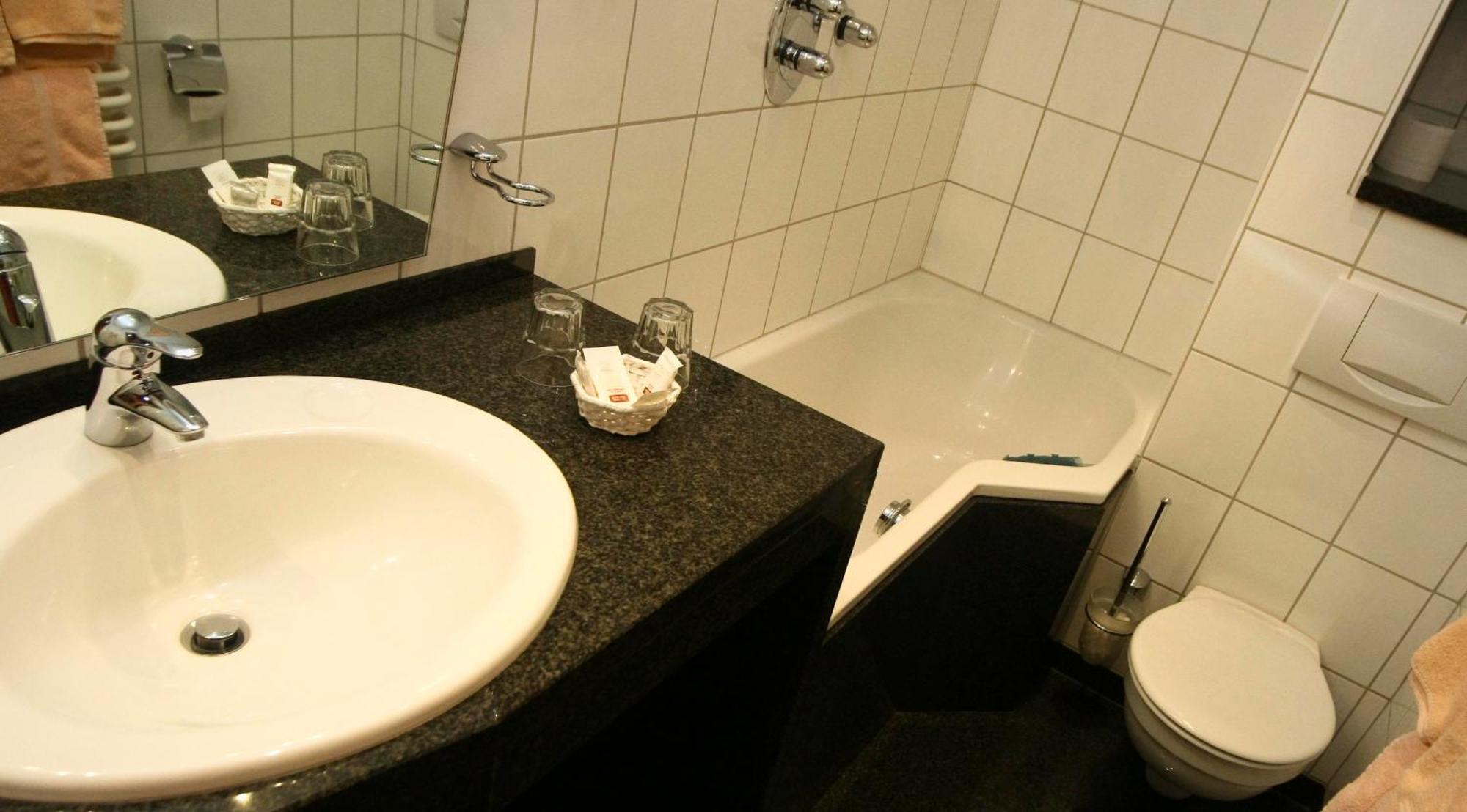 קוכם Moselland Hotel Im Enderttal Zum Onkel Willi מראה חיצוני תמונה